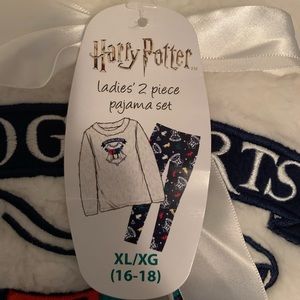 Harry Potter/Hogwarts Pajamas!!